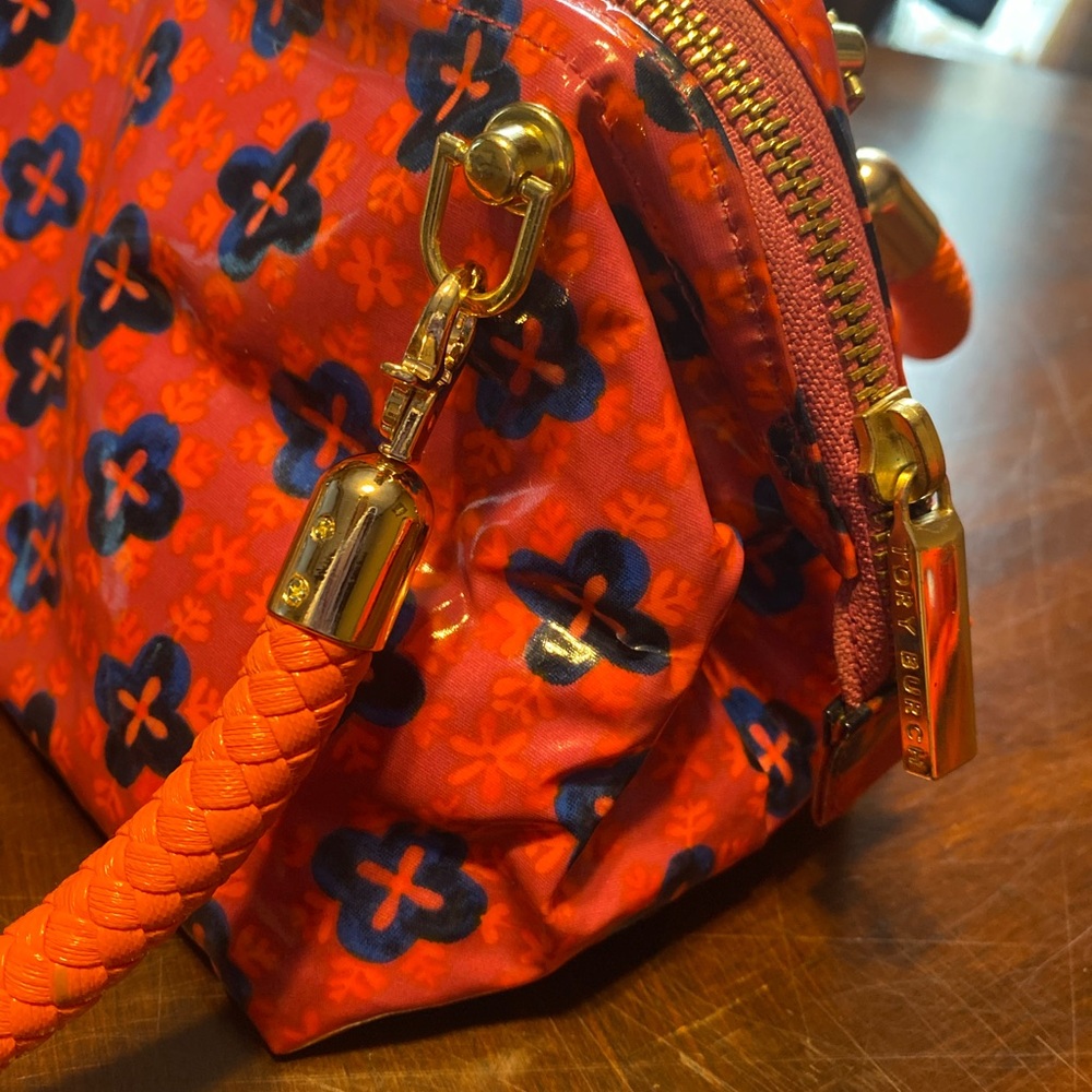 Tory Burch Red-Orange Floral Crossbody Wristlet with Navy Accents - Picture 11 of 16